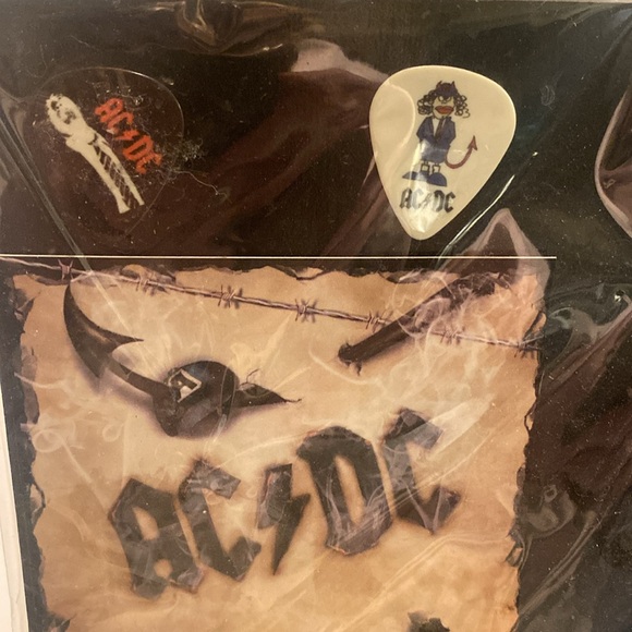 AC/DC Band 80s Package of Pins, Buttons, Keychain - Picture 3 of 5